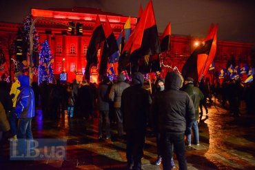 В Киеве отметили день рождения Бандеры факельным шествием