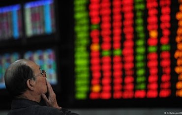 В Китае обвалился фондовый рынок, торги остановлены