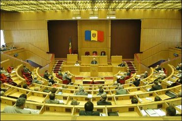 Парламент Молдавии бойкотировал голосование за нового премьера