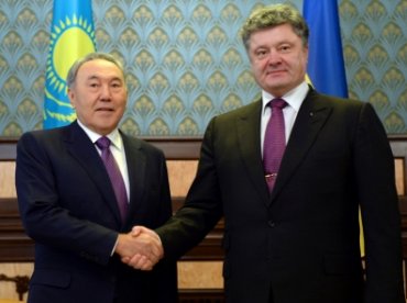 Порошенко договаривается с Назарбаевым о миротворческом контингенте на Донбассе