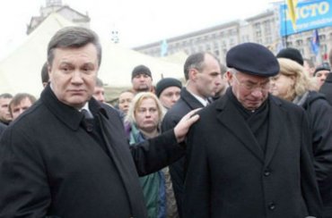 Суд наложил арест на пенсии Януковича и Азарова