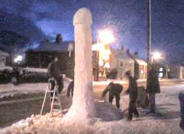 На Алтае гигантский снежный пенис убил  пару влюбленных