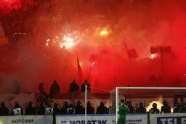 Федерация футбола Украины решила вернуть на стадионы правоохранителей