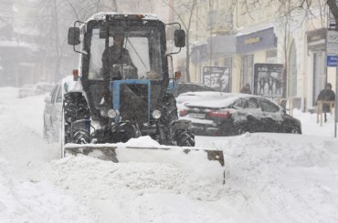 Украину завалило снегом
