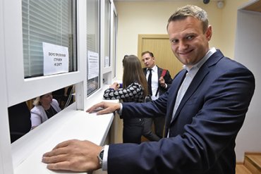 Навальный заплатит 400 тысяч рублей за моральный ущерб