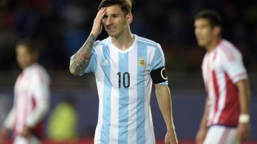 Главный тренер сборной Чили заявил, что ФИФА должна запретить Месси играть