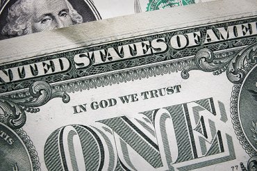Американские атеисты требуют убрать с долларовой купюры слова о Боге