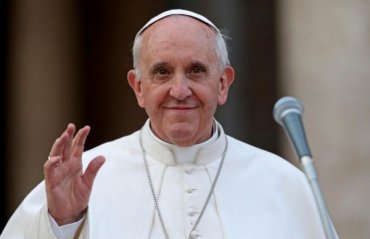 Папа Римский разрешил женщинам мыть ноги