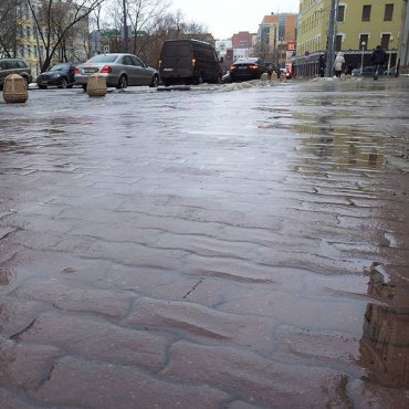 Москва парализована гололедом: мэрия просит граждан не выходить на улицу