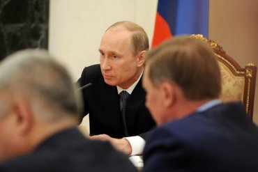 Российские чиновники платят от 150 тысяч рублей за присутствие на совещаниях с Путиным