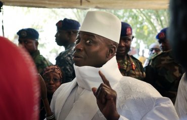 Экс-президент Гамбии приземлился в Москве с казной своей страны
