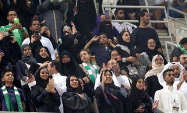В Саудовской Аравии женщины впервые пришли на футбольный матч