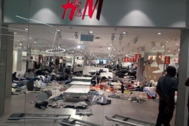 В ЮАР устроили погромы в магазинах H&M из-за расистского скандала
