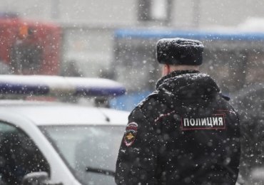 В России полицейские пытались остановить снежками угонщика иномарки
