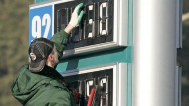 На АЗС снова взлетели цены на топливо