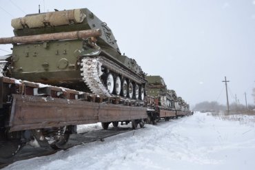 Украинская армия перебрасывает танки и готовится к активной войне