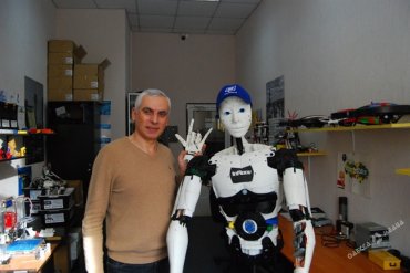 В Одессе создают и совершенствуют единственного человекоподобного робота в стране