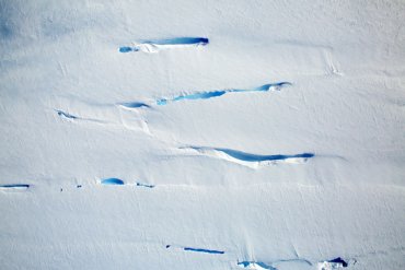 Что означают странные линии на антарктическом льду?