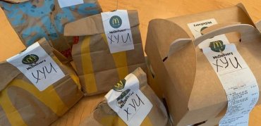 В Раду принесли заказ из McDonald’s с матюком на упаковке