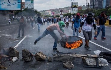 Во время протестов в Венесуэле погибло 35 человек