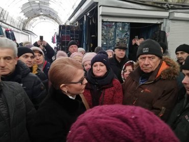 За покупками на Чернігівський ринок приїхала Юлія Тимошенко