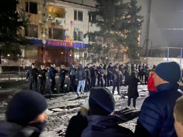 Каховка в огне. Местные жители протестуют, жгут шины, пытались захватить РГА и полицию