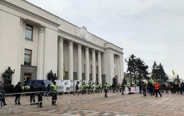 В Киеве начались акции протеста против открытия рынка земли