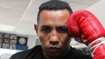 Бывшего чемпиона мира по боксу избили в родном городе
