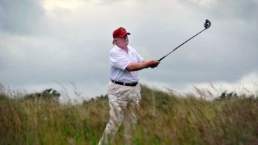 Шотландия призвала Трампа не приезжать играть в гольф во время карантина