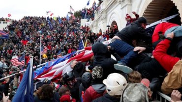 В США арестовали более сотни участников штурма Капитолия