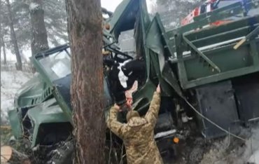 13 украинских военных пострадали в ДТП на Львовщине
