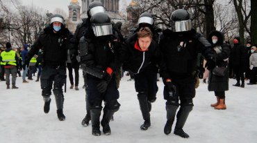 Песков о массовых акциях протеста в России: молодежь вышла на митинги из-за любопытства
