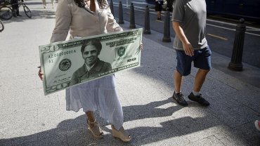 Минфин США хочет поместить на 20-долларовой купюре портрет афроамериканки