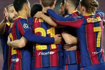 «Барселона» взяла кредит на выплату зарплаты футболистам