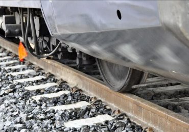 В Запорожье пассажирский поезд насмерть сбил женщину
