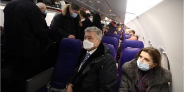 Порошенко прилетел в Украину: ГБР устроило шоу на паспортном контроле