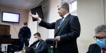 После пяти часов в совещательной комнате судья так и не вышел: заседание по Порошенко перенесли на 19 января