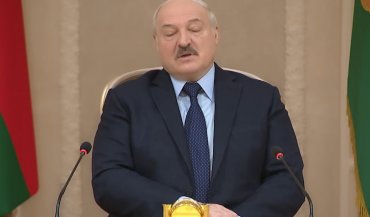 Перенес на ногах: Лукашенко заразился “Омикроном” и повторно переболел. Видео