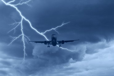 В Польше молния ударила в самолет: что случилось с пассажирами