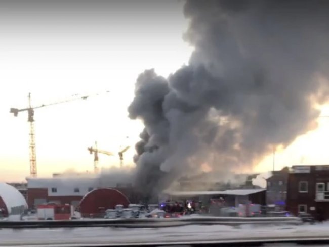 У Санкт-Петербурзі масштабна пожежа на підприємстві «Білорусь МТЗ»: є загиблі