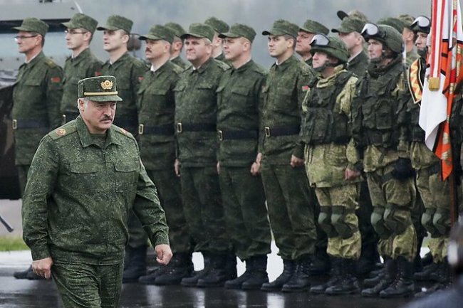 Лукашенко готовий оголосити мобілізацію в Білорусі: чекає на команду з Кремля