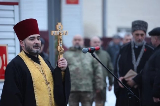 Знищених у Макіївці окупантів за 40 днів до загибелі благословили вкраденим в Україні хрестом