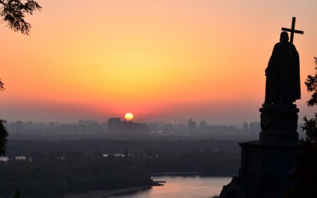 Зранку в Києві пролунали загадкові вибухи