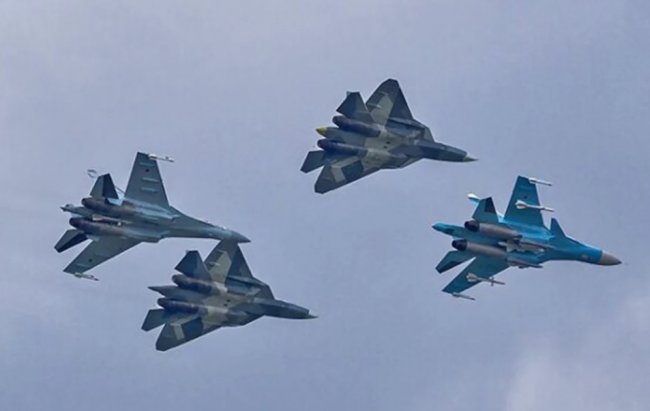 Воздушная разведка и высадка десанта: в Беларуси начались совместные с Россией летные учения