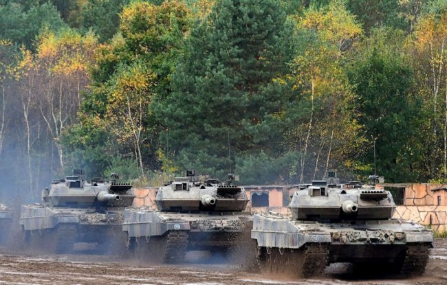 Передать танки Leopard Украине согласились 12 стран
