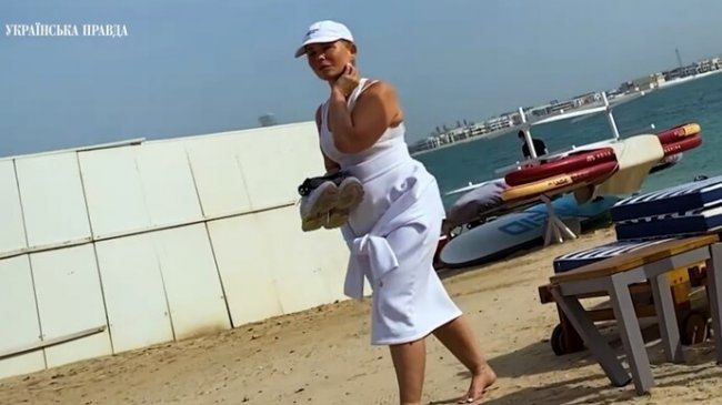 Юлию Тимошенко засекли на частном пляже в Дубае. Видео