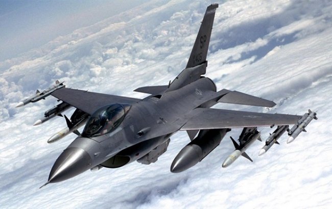 Польша готова передать Украине истребители F-16: есть одно условие