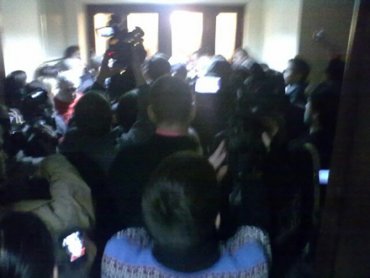 Двери в Киевсовете ломали спортсмены, которых привели активисты – депутат
