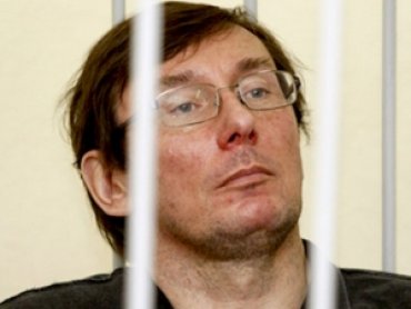 Луценко пожаловался суду, что у него открылось внутренее кровотечение