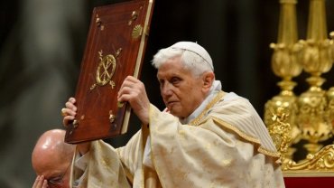 После ухода Бенедикта XVI пророчество обещает конец света